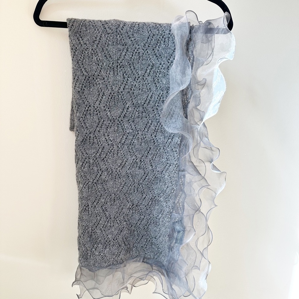 Women's Saldarini 1882 grey ruffle scarf